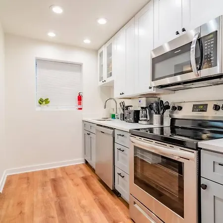Spacious 4Br Gold Coast Duplex With Jacuzzi In The Bedroom